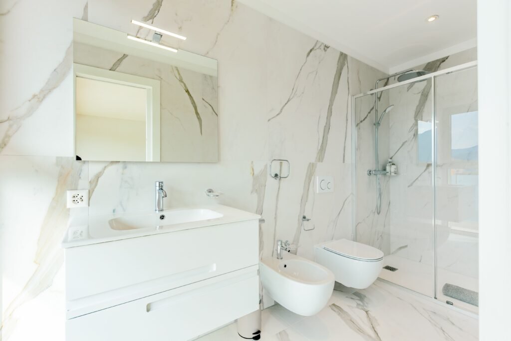 Ensuite Bathroom Ideas: 15 Stylish Ideas for Small & Modern Spaces
